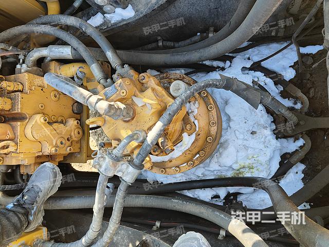 回转马达和主控阀（整机外观）