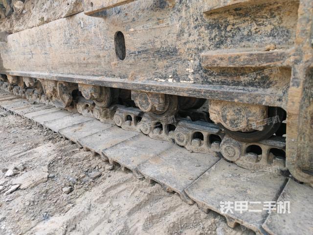 右側(cè)履帶整體(行走機構(gòu)) 右側(cè)履帶整體(行走機構(gòu))