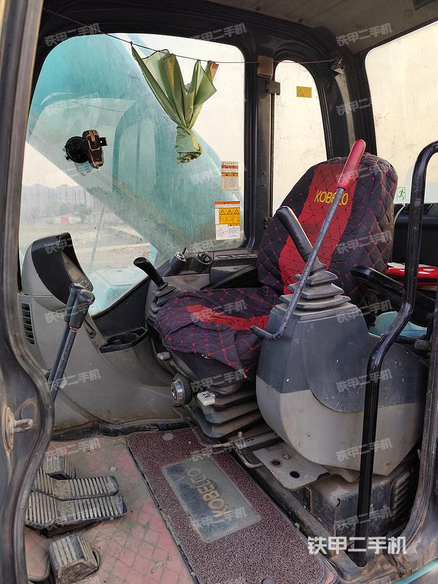 驾驶室整体（整机外观）