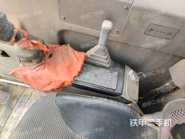 座椅右側控制臺/鑰匙門/油門/含右手柄（駕駛室部分）