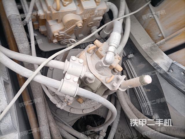 回转马达和主控阀（整机外观）