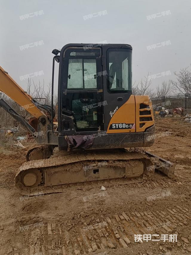 驾驶室顶部（整机外观）