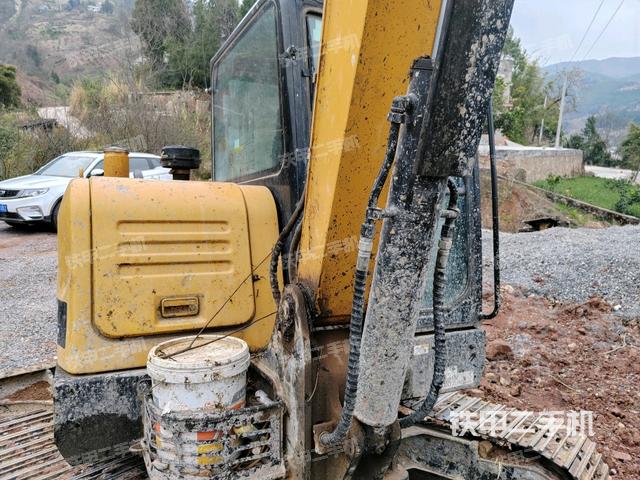 转盘和下车架正前（工作和回转装置）