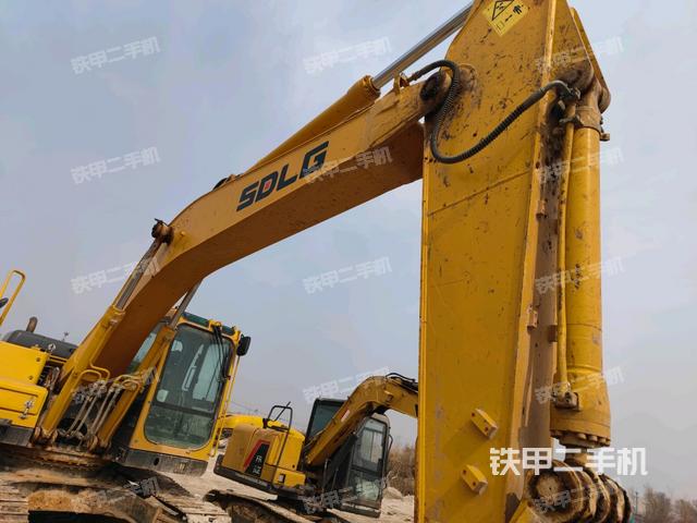 大臂油缸整體?豎拍(工作和回轉(zhuǎn)裝置) 大臂油缸整體?豎拍(工作和回轉(zhuǎn)裝置)