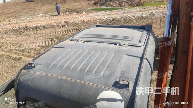 驾驶室顶部（整机外观）