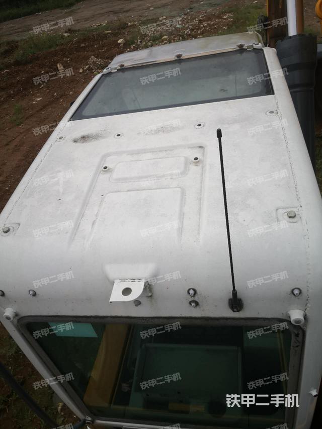 驾驶室顶部（整机外观）