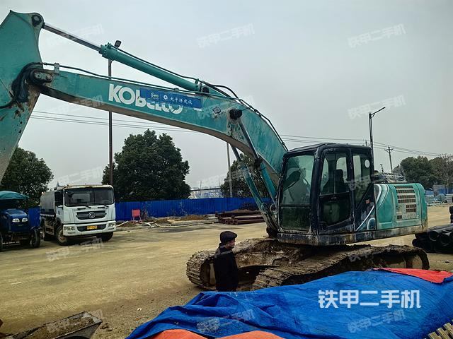 神钢SK210LC-10挖掘机