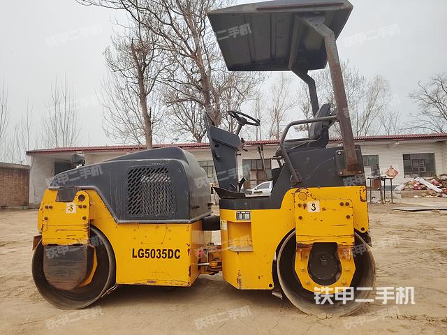 整机左侧（设备外观及核心部件）