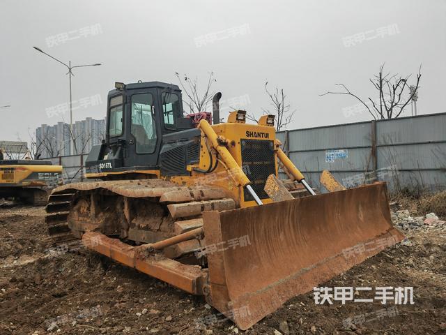 整机右侧（设备外观及核心部件）