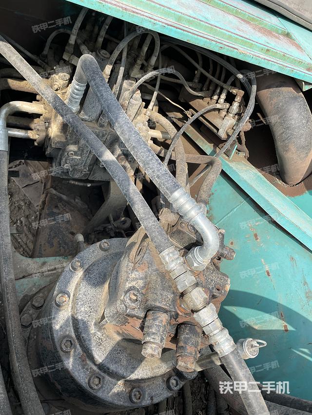 回转马达和主控阀（整机外观）