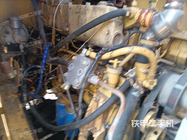 发动机左侧（整机外观及大件）