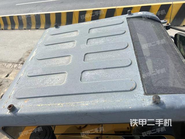 驾驶室顶部（整机外观）