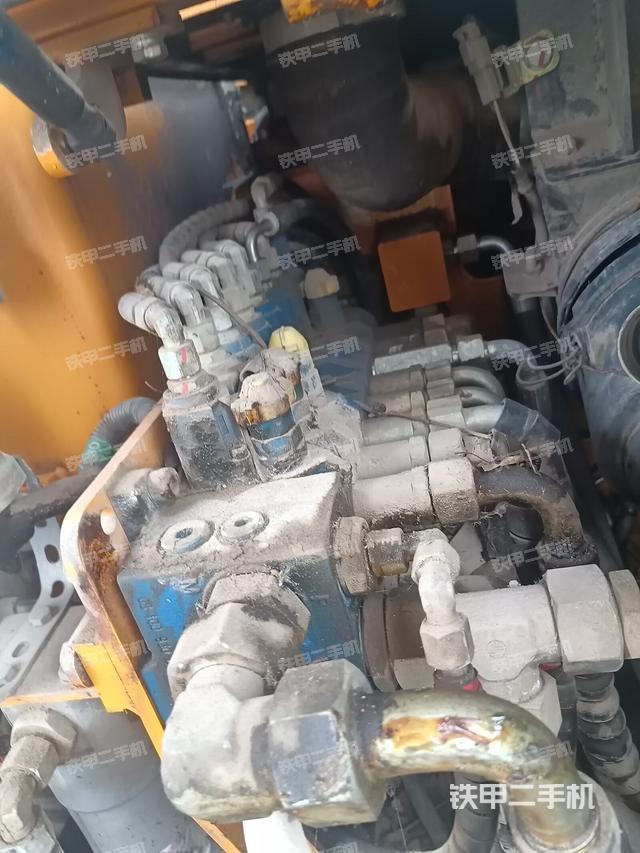 回转马达和主控阀（整机外观）