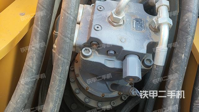 回转马达和主控阀（整机外观）