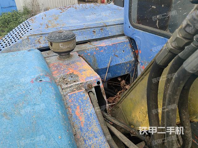 回转马达和主控阀（整机外观）