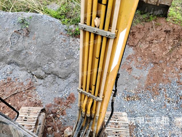 大臂背部俯视（工作和回转装置）