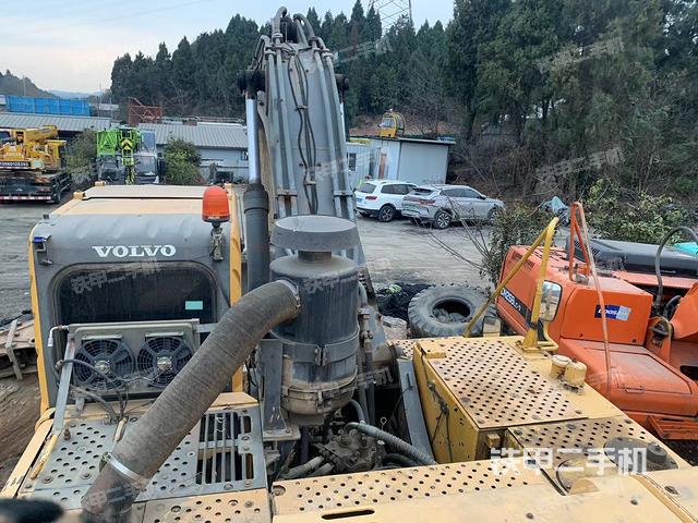 驾驶室顶部（整机外观）