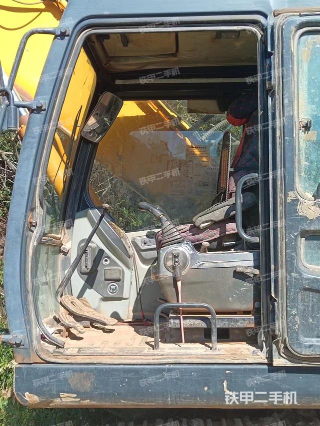 驾驶室顶部（整机外观）