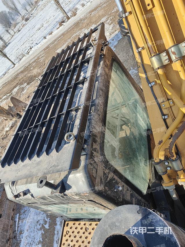 驾驶室顶部（整机外观）