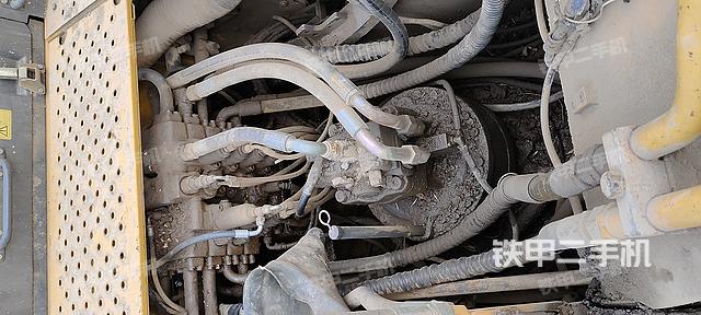 回转马达和主控阀（整机外观）