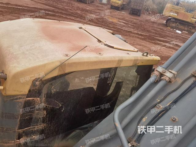 驾驶室顶部（整机外观）