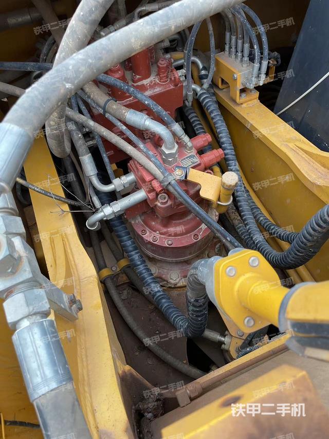 回转马达和主控阀（整机外观）