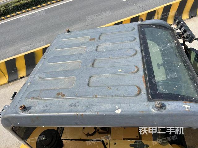 驾驶室顶部（整机外观）