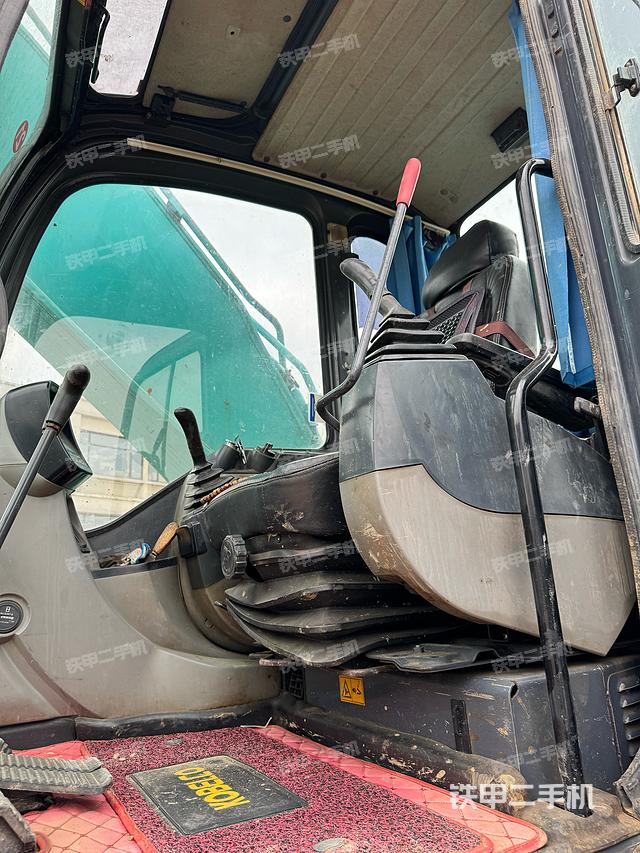 驾驶室整体（整机外观）