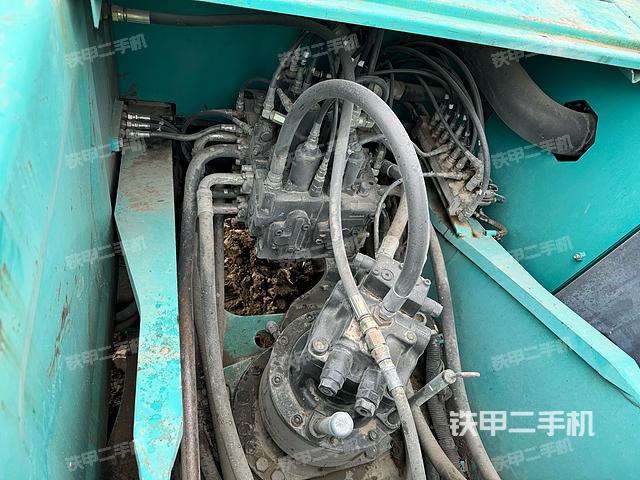 回转马达和主控阀（整机外观）