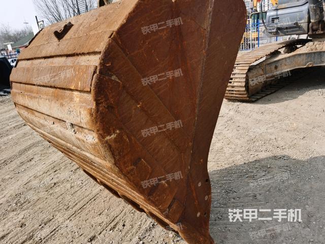 鏟斗右后整體（工作和回轉(zhuǎn)裝置）