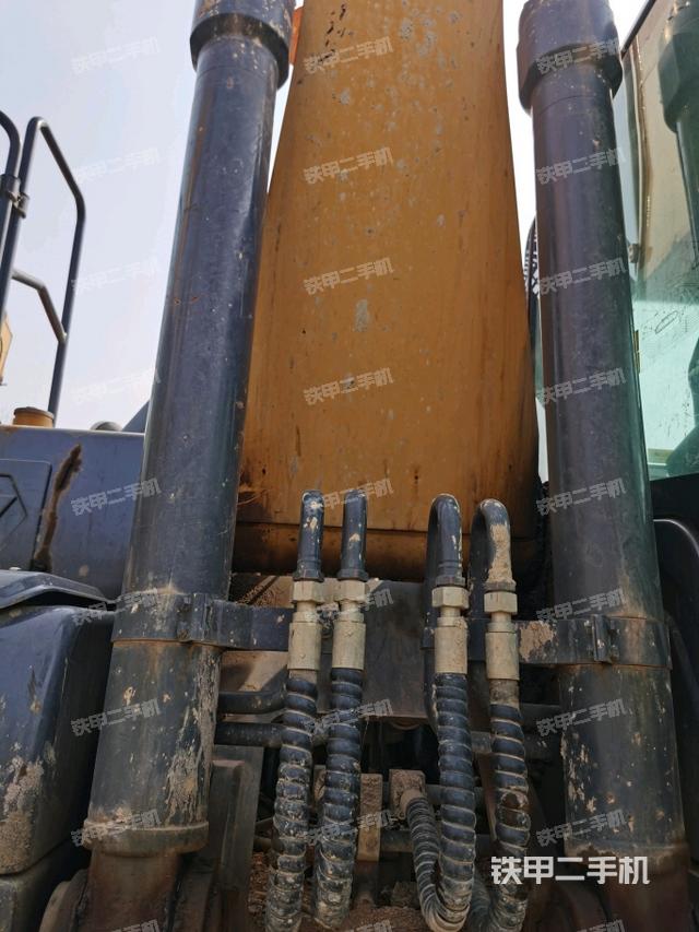 大臂油缸整體?豎拍（工作和回轉(zhuǎn)裝置）