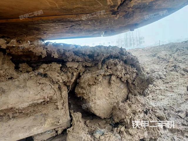 驾驶室顶部（整机外观）