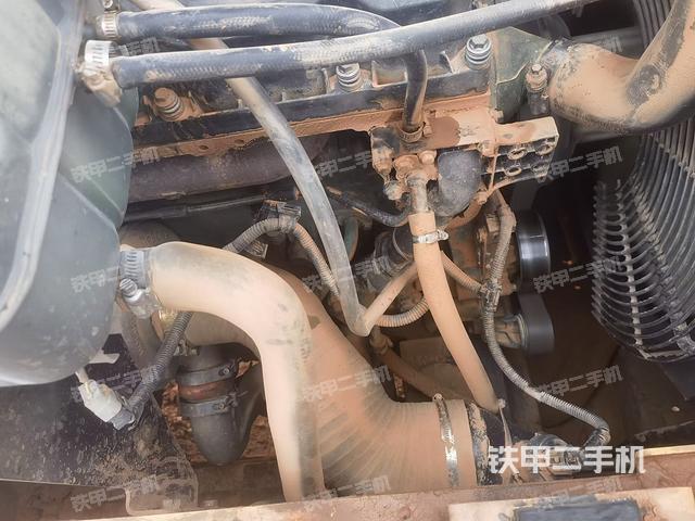 回转马达和主控阀（整机外观）