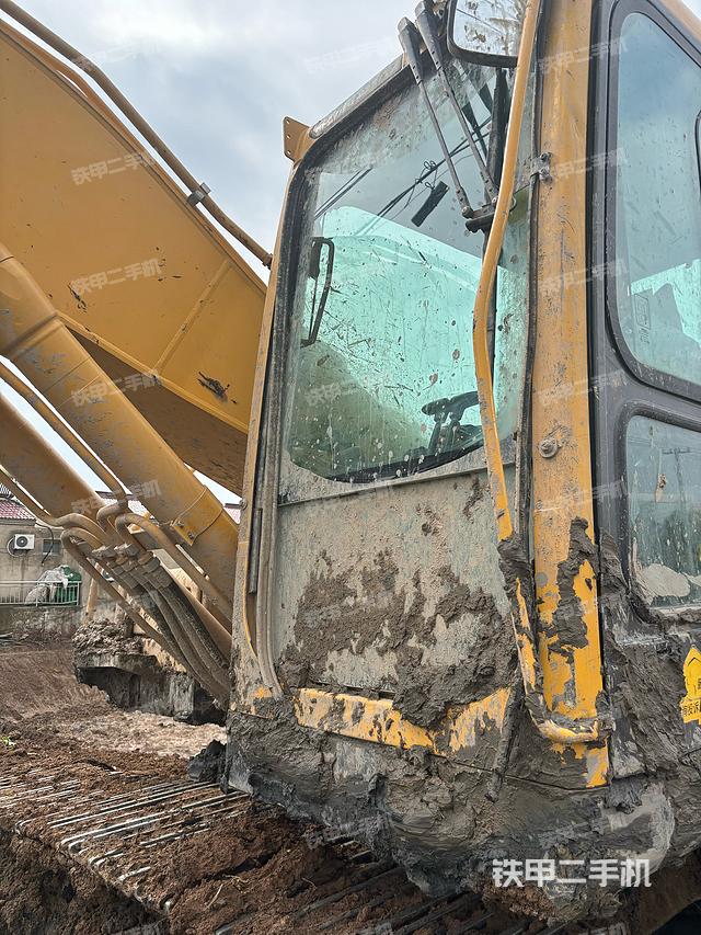 驾驶室整体（整机外观）