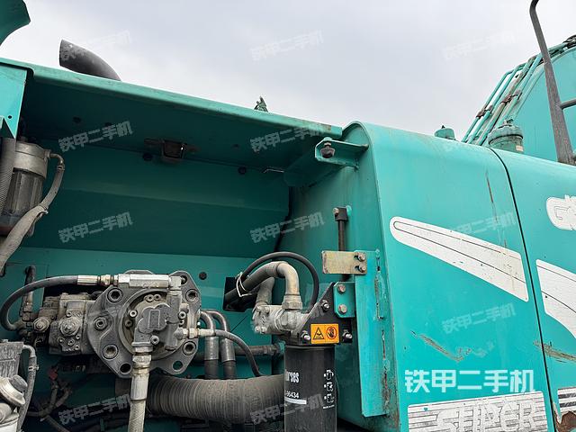 液压泵舱室正面整体（整机外观）