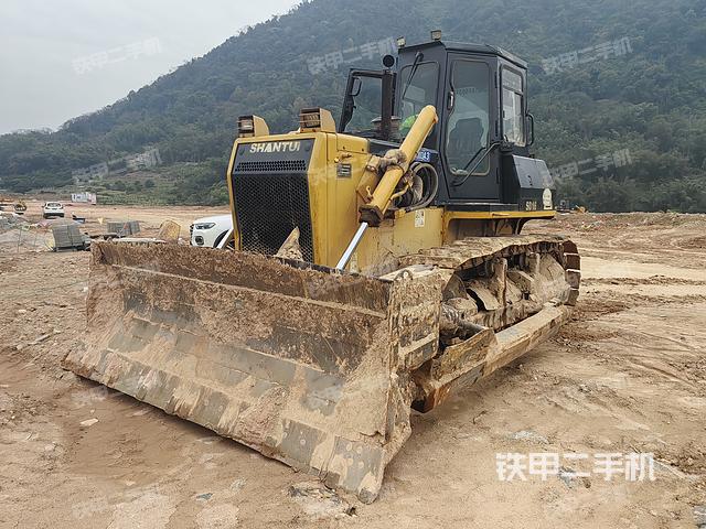 山推SD16标准型推土机