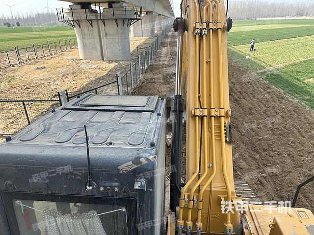 驾驶室顶部（整机外观）