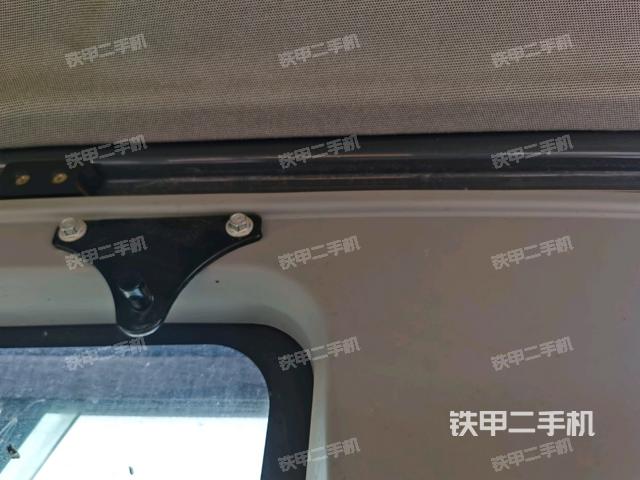 左后方玻璃角標(biāo)（駕駛室部分）