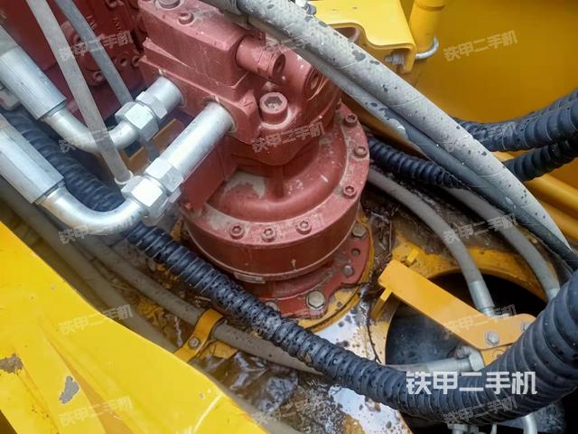 回转马达和主控阀（整机外观）