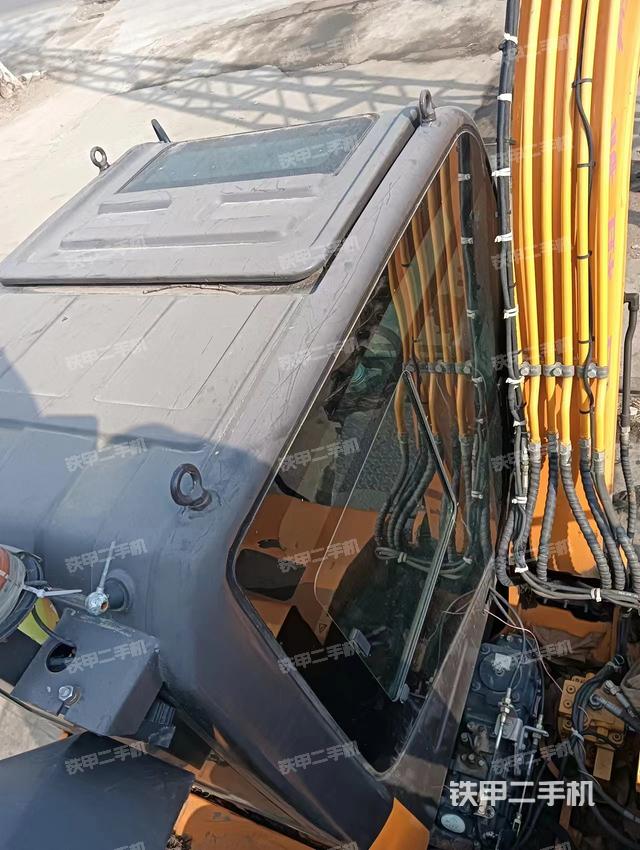 驾驶室顶部（整机外观）