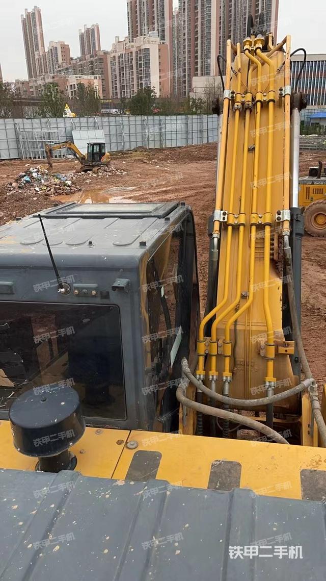 驾驶室顶部（整机外观）