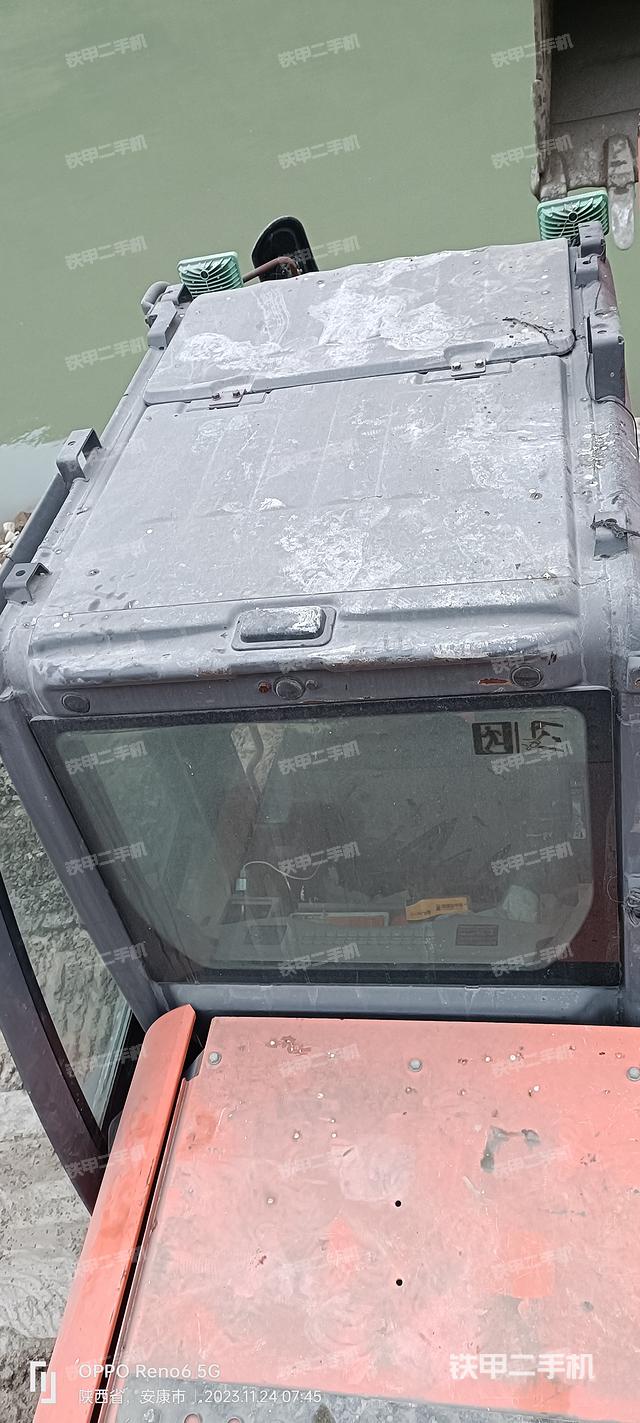 驾驶室顶部（整机外观）