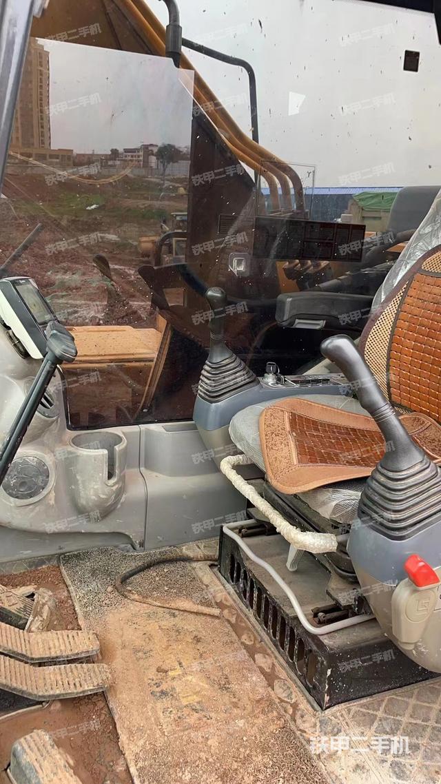 驾驶室整体（整机外观）