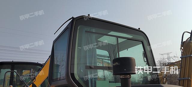 驾驶室顶部（整机外观）