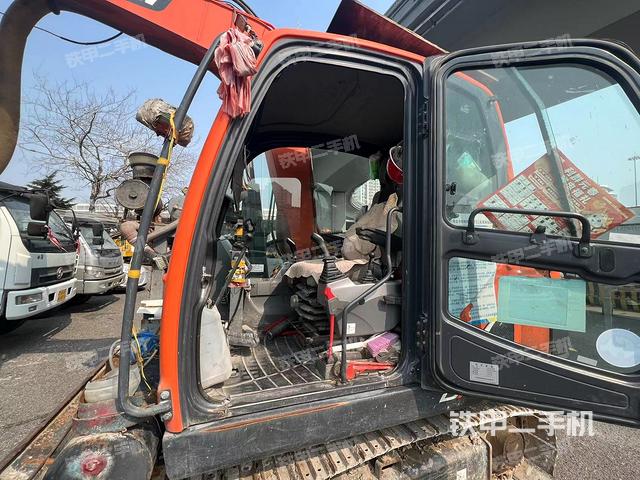 驾驶室顶部（整机外观）