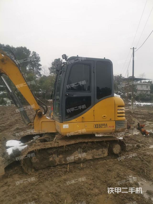 驾驶室顶部（整机外观）