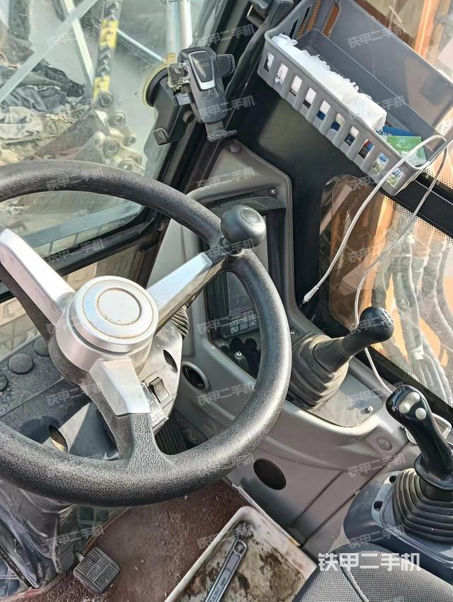 驾驶室整体（整机外观）