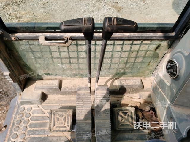 右側(cè)玻璃角標(biāo)（駕駛室部分）