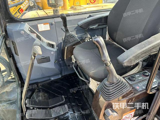 驾驶室整体（整机外观）