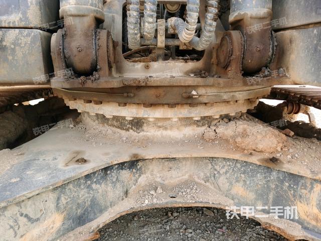 轉(zhuǎn)盤和下車架正前（工作和回轉(zhuǎn)裝置）